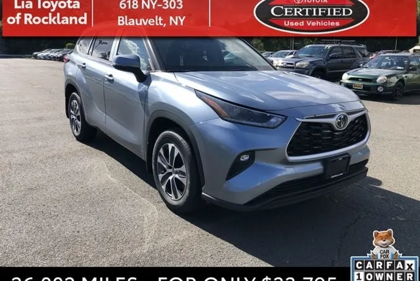 2021 Toyota Highlander XLE photo 1