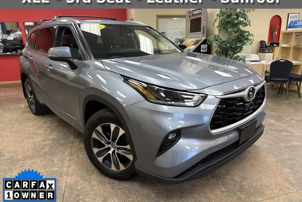 2021 Toyota Highlander XLE photo 1