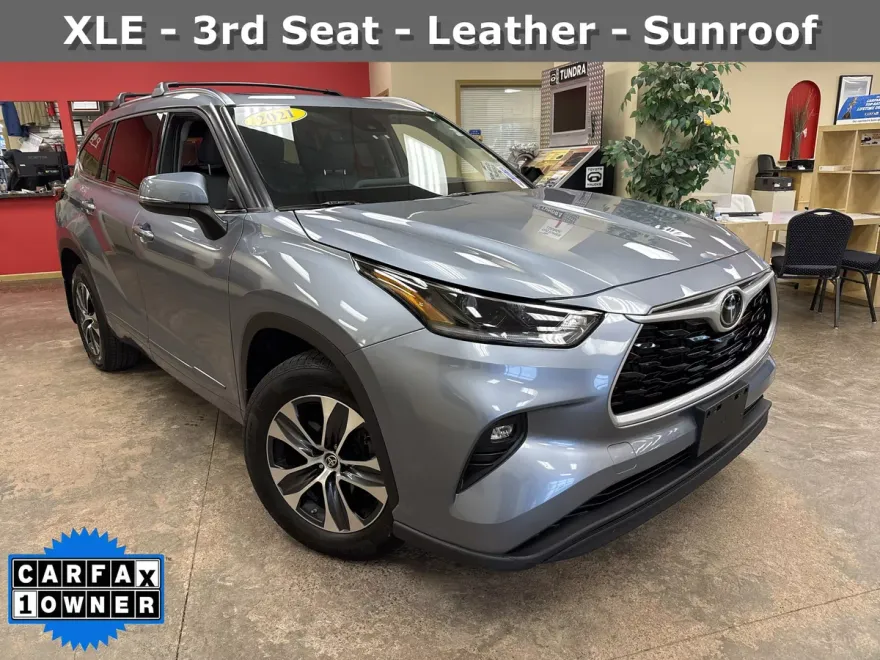 2021 Toyota Highlander XLE photo 1