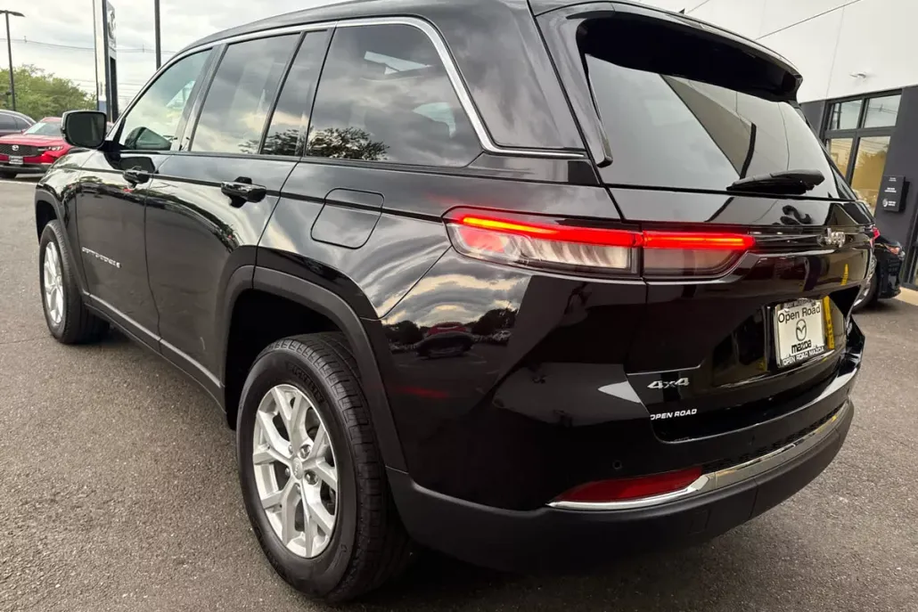 2024 Jeep Grand Cherokee Limited photo 1