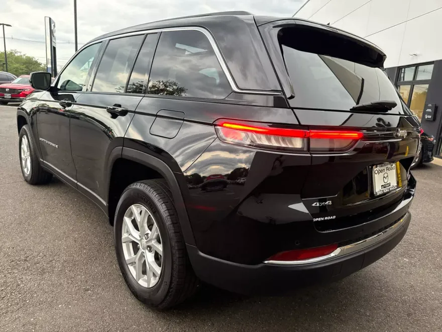 2024 Jeep Grand Cherokee Limited photo 1