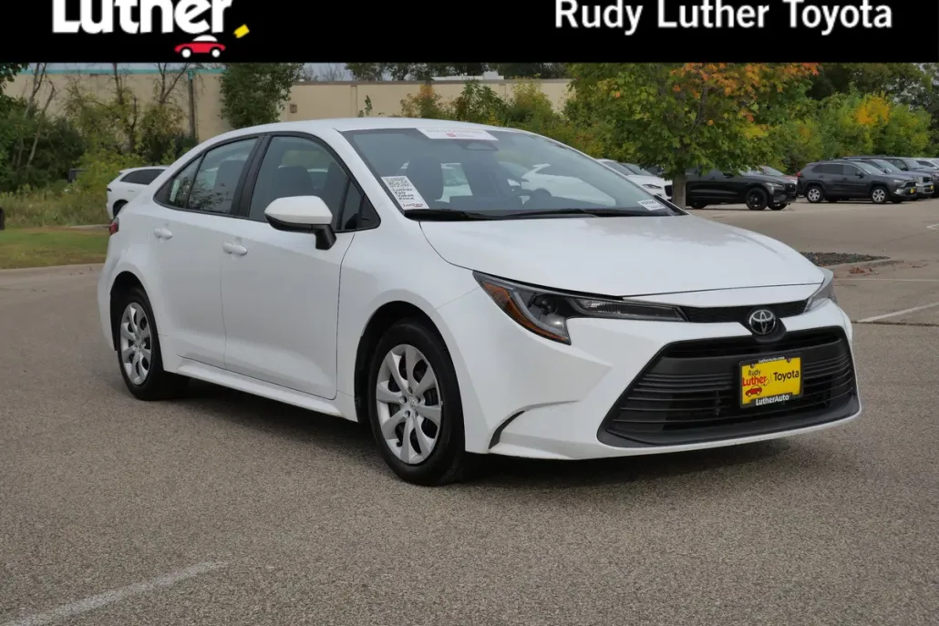 2024 Toyota Corolla LE photo 1