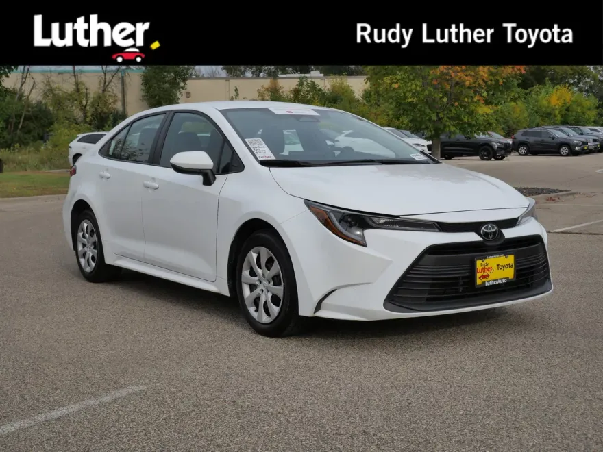 2024 Toyota Corolla LE photo 1