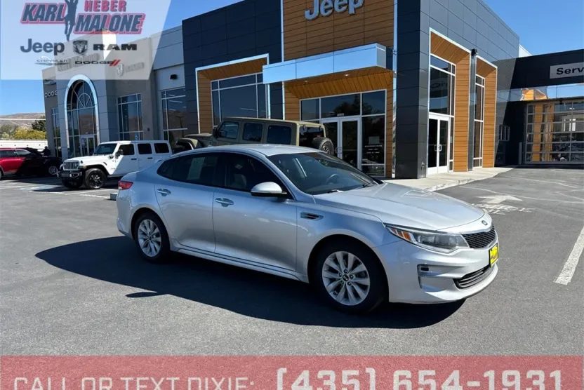 2017 Kia Optima LX photo 1