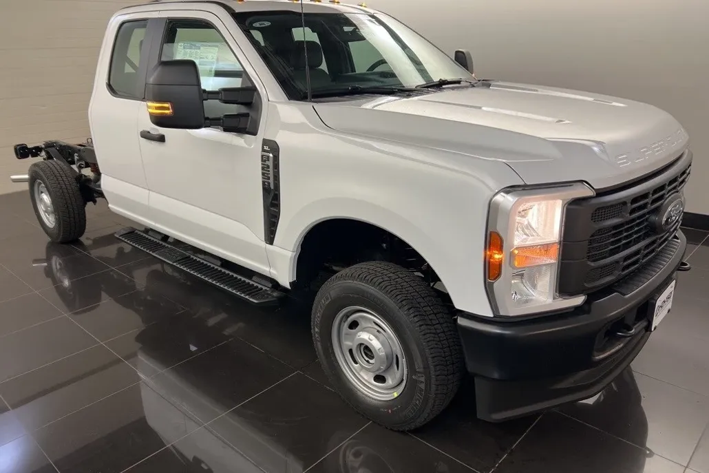 2025 Ford F-250 XL photo 1