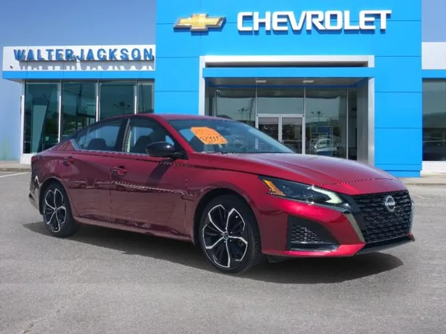 2024 Nissan Altima 2.5 SR photo 1