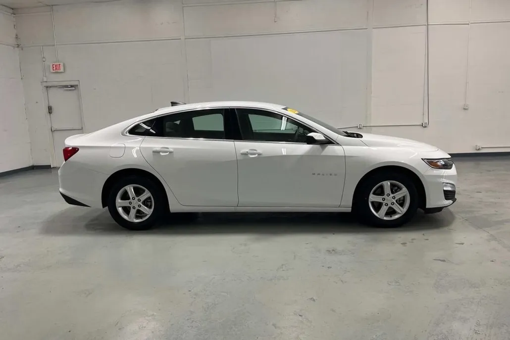 2024 Chevrolet Malibu LS photo 1