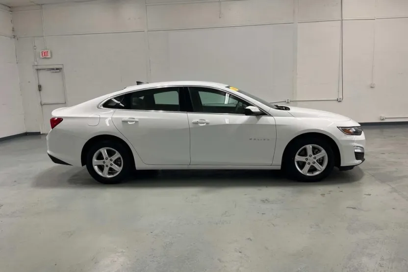 2024 Chevrolet Malibu LS photo 1