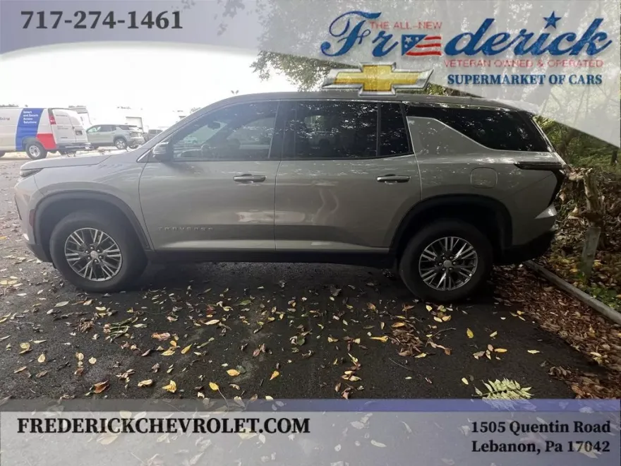 2024 Chevrolet Traverse LS photo 1