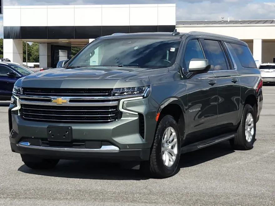 2023 Chevrolet Suburban LT photo 1