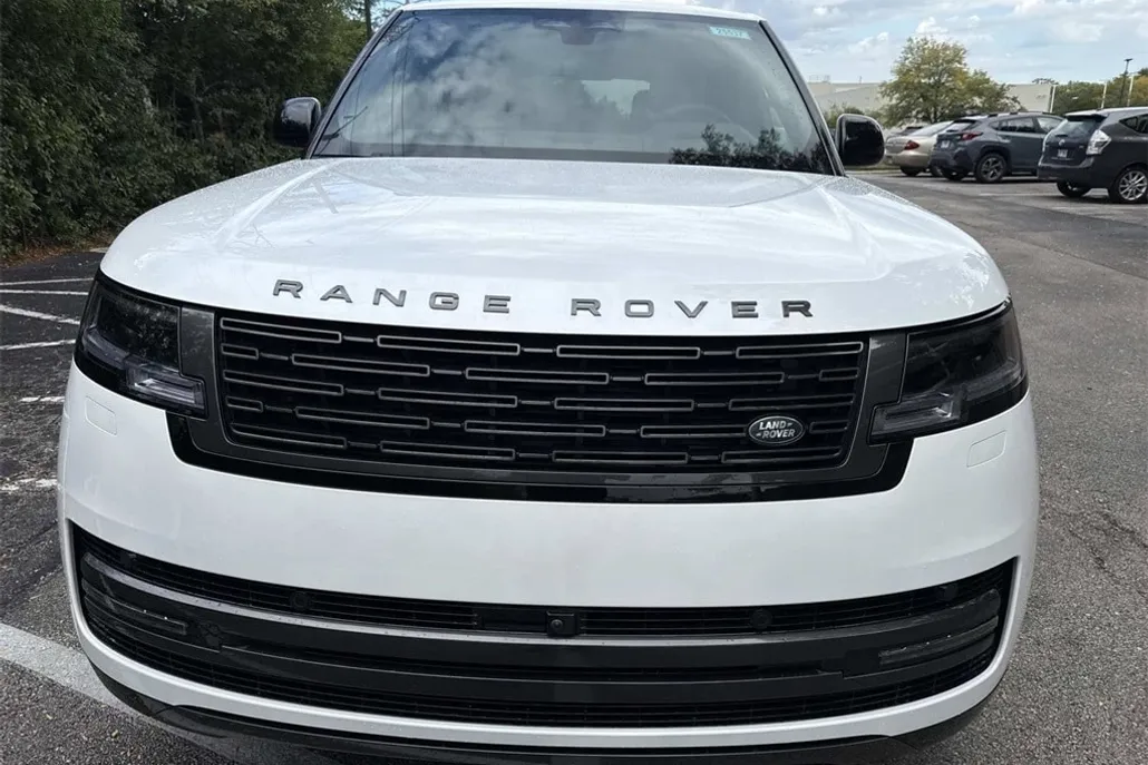 2025 Land Rover Range Rover SE photo 1