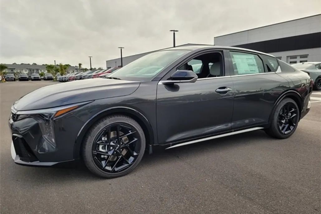 2025 Kia K4 GT-Line Turbo photo 1