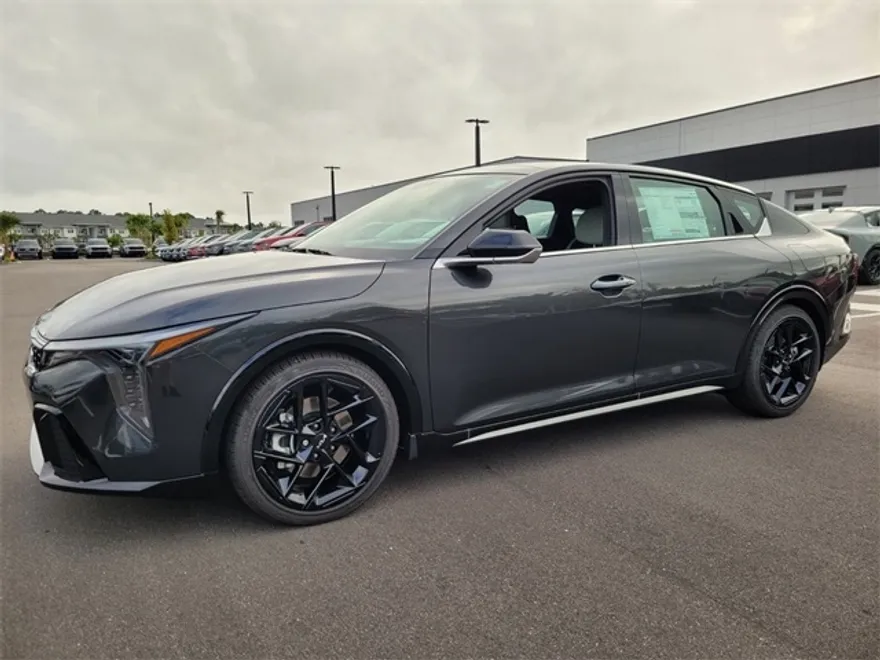 2025 Kia K4 GT-Line Turbo photo 1