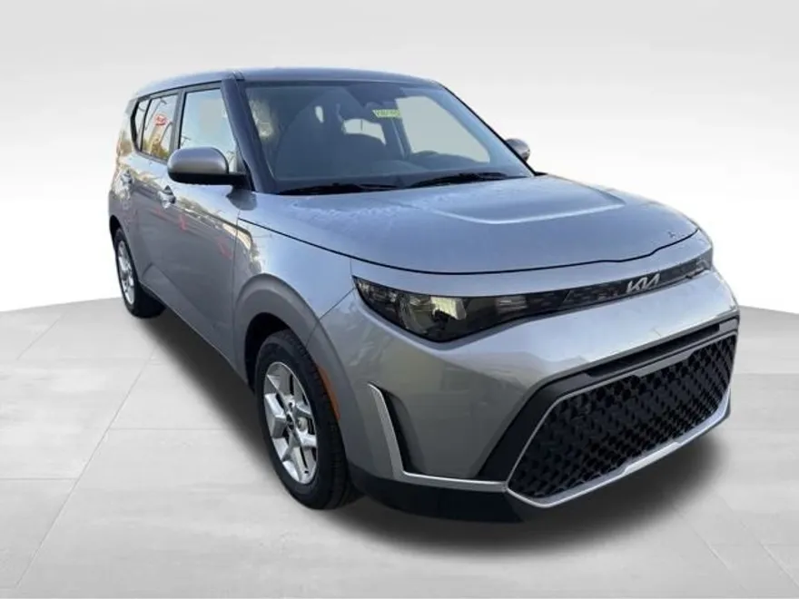 2023 Kia Soul LX photo 1