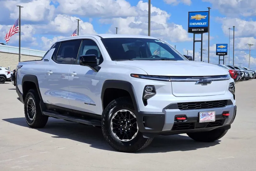 2026 Chevrolet Silverado photo 1