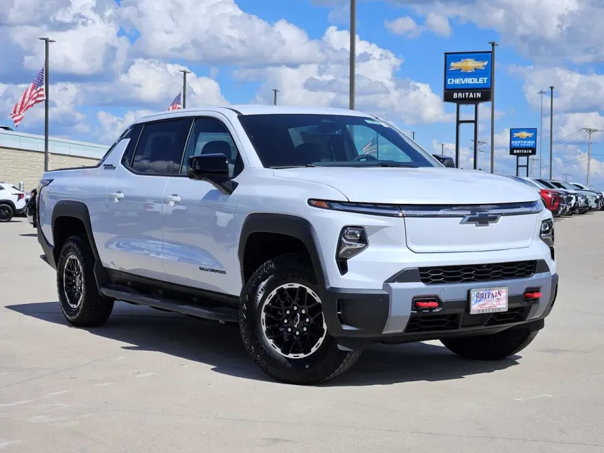 2026 Chevrolet Silverado photo 1
