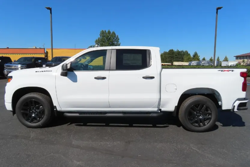 2025 Chevrolet Silverado 1500 Custom photo 1