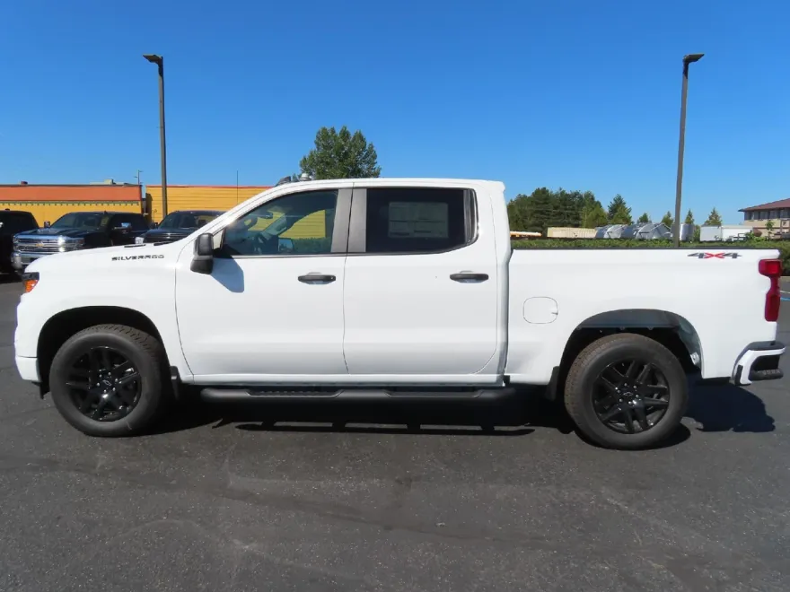 2025 Chevrolet Silverado 1500 Custom photo 1