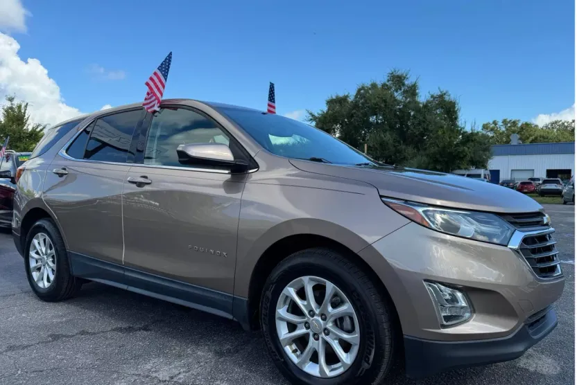 2018 Chevrolet Equinox LT photo 1