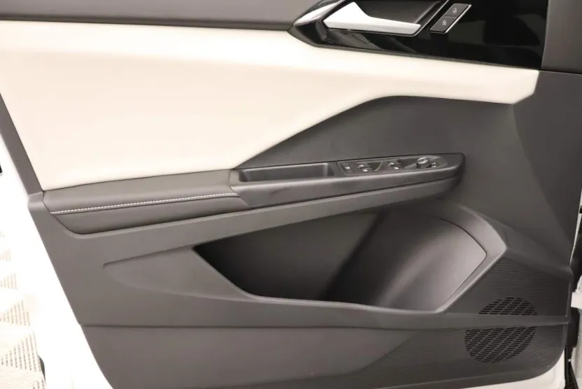 2025 Volkswagen Taos S photo 1
