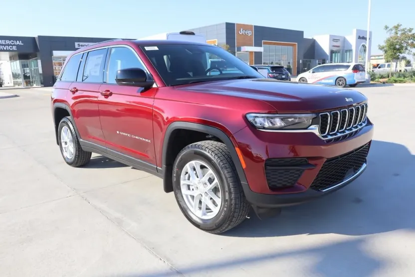 2025 Jeep Grand Cherokee Laredo X photo 1