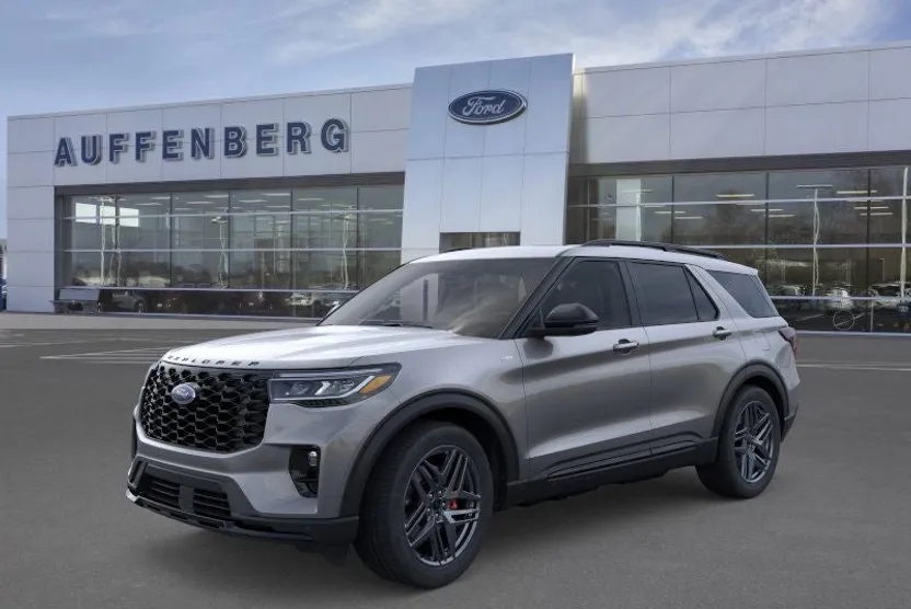 2025 Ford Explorer ST-Line photo 1