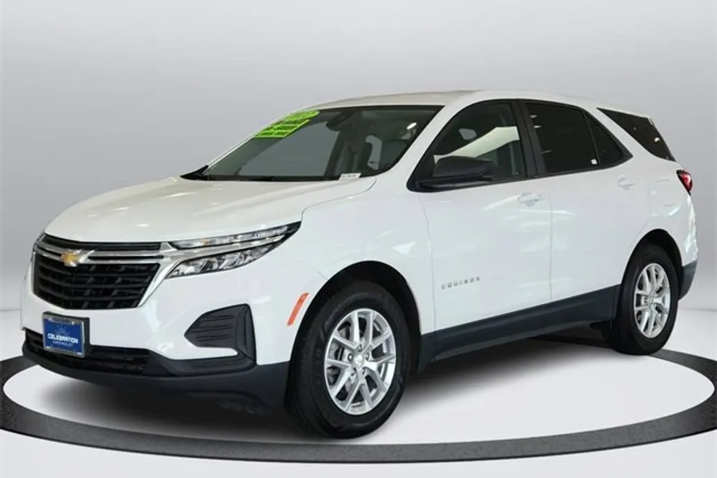 2022 Chevrolet Equinox LS photo 1
