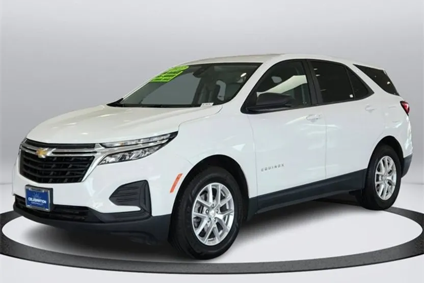 2022 Chevrolet Equinox LS photo 1