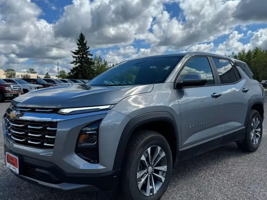 2025 Chevrolet Equinox LT photo 1