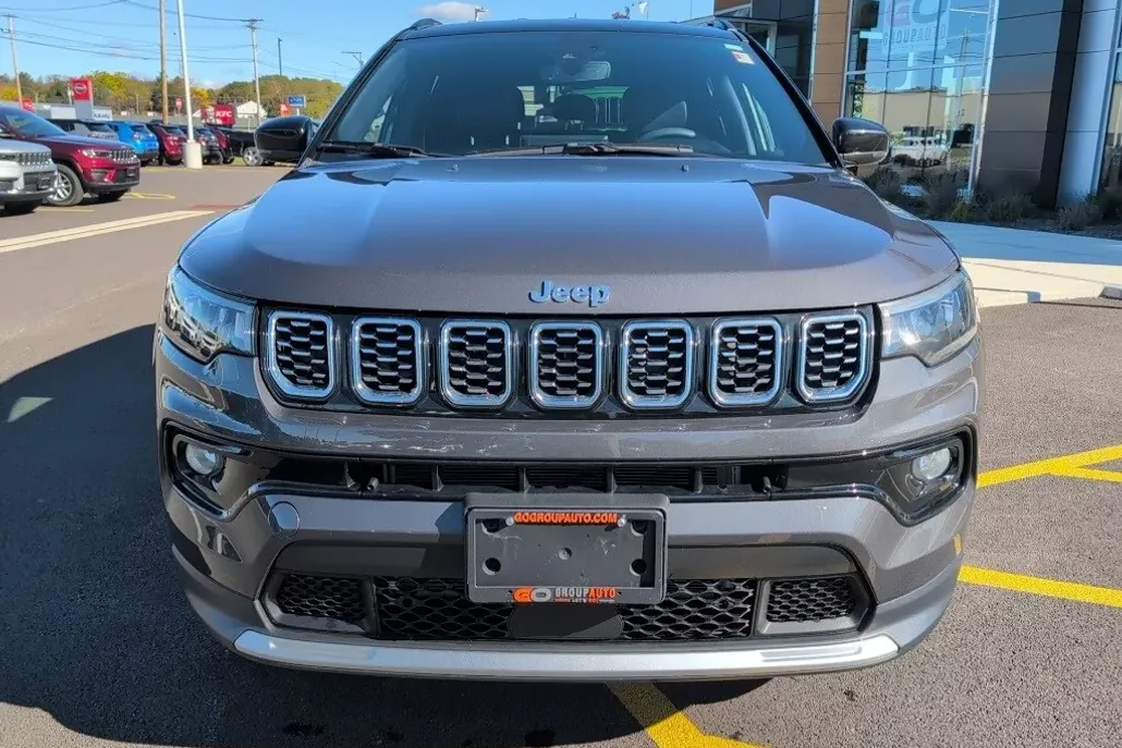 2024 Jeep Compass Limited photo 1
