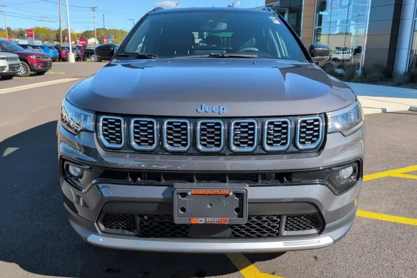2024 Jeep Compass Limited photo 1