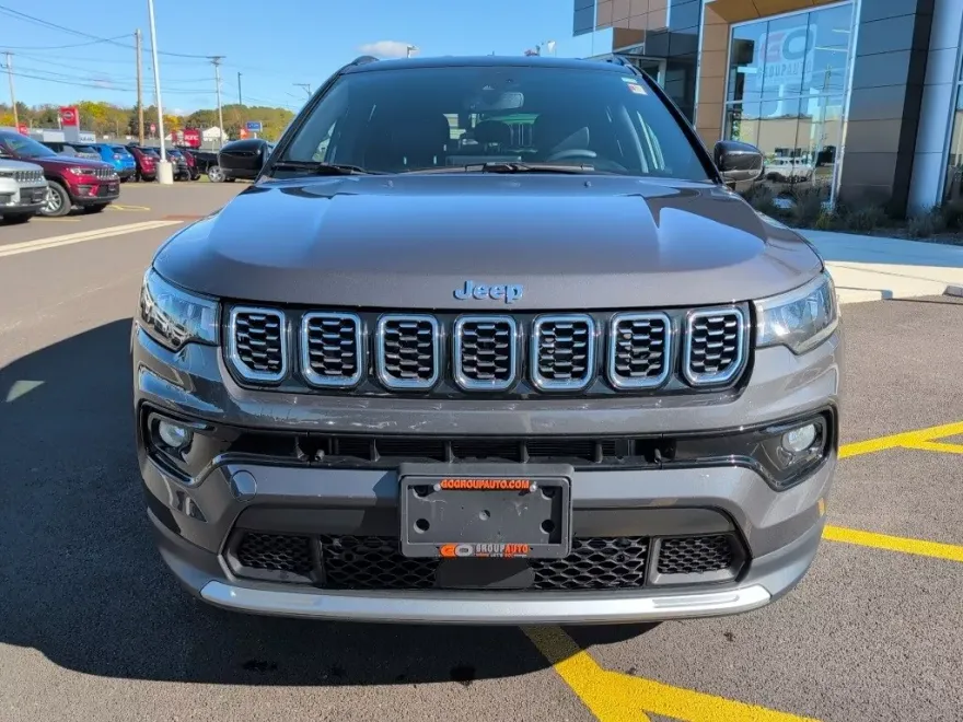2024 Jeep Compass Limited photo 1