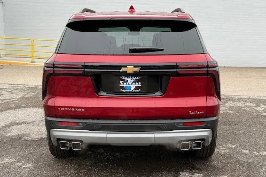 2025 Chevrolet Traverse photo 1