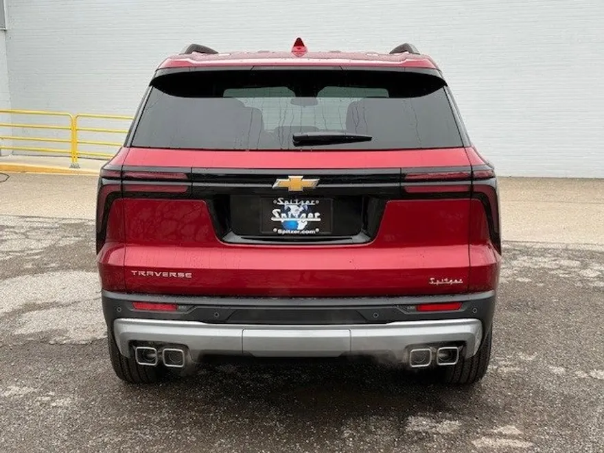 2025 Chevrolet Traverse photo 1