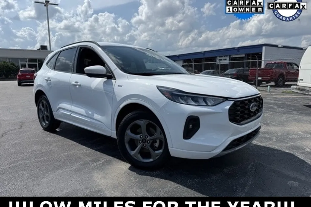 2023 Ford Escape ST-Line Select photo 1