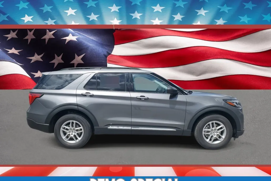 2025 Ford Explorer photo 1