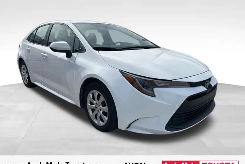 2024 Toyota Corolla LE photo 1