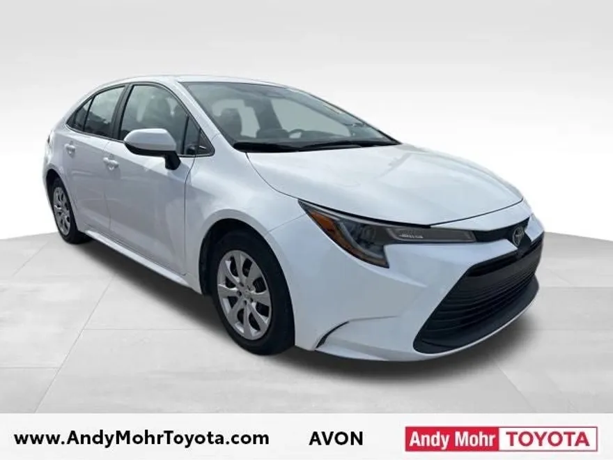 2024 Toyota Corolla LE photo 1