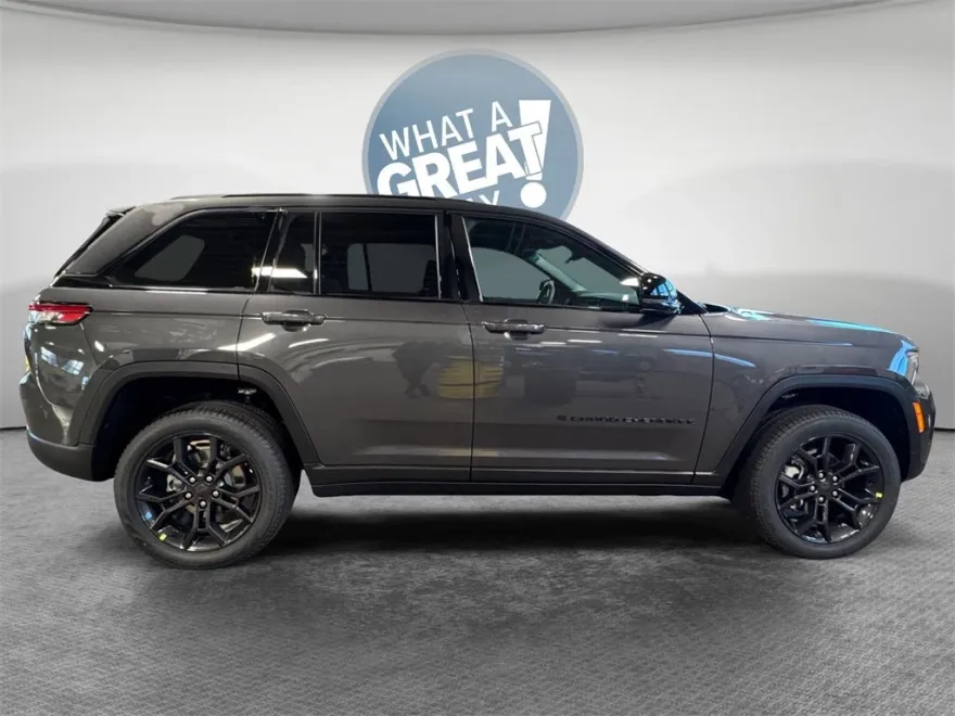2025 Jeep Grand Cherokee Limited photo 1
