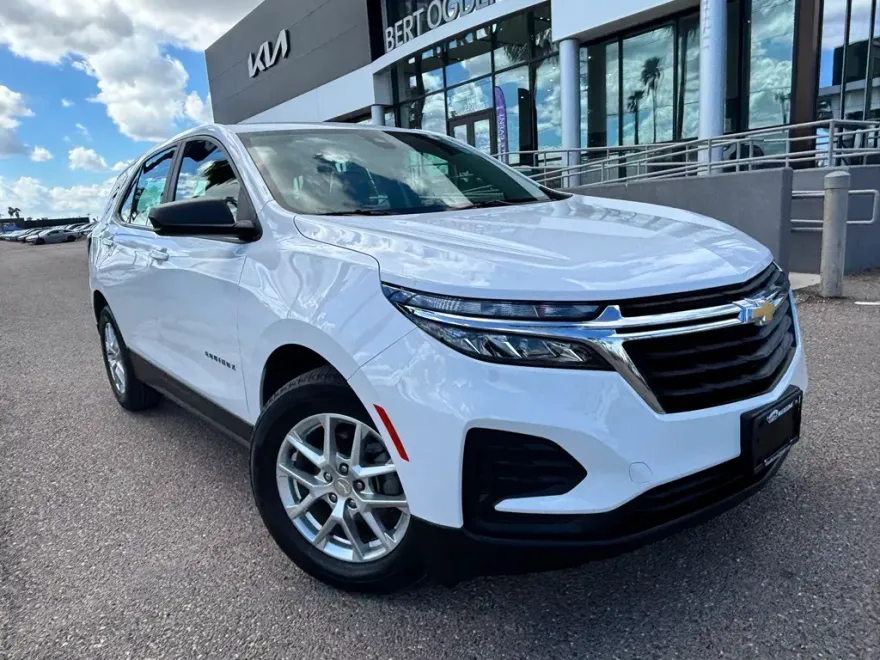 2023 Chevrolet Equinox LS photo 1