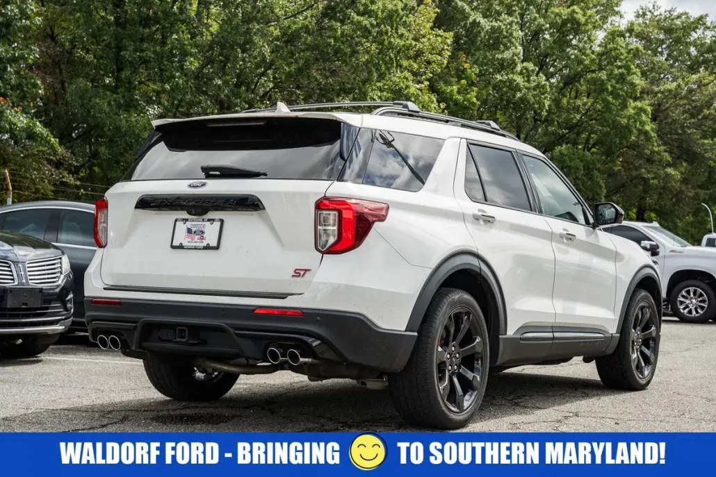 2022 Ford Explorer ST photo 1