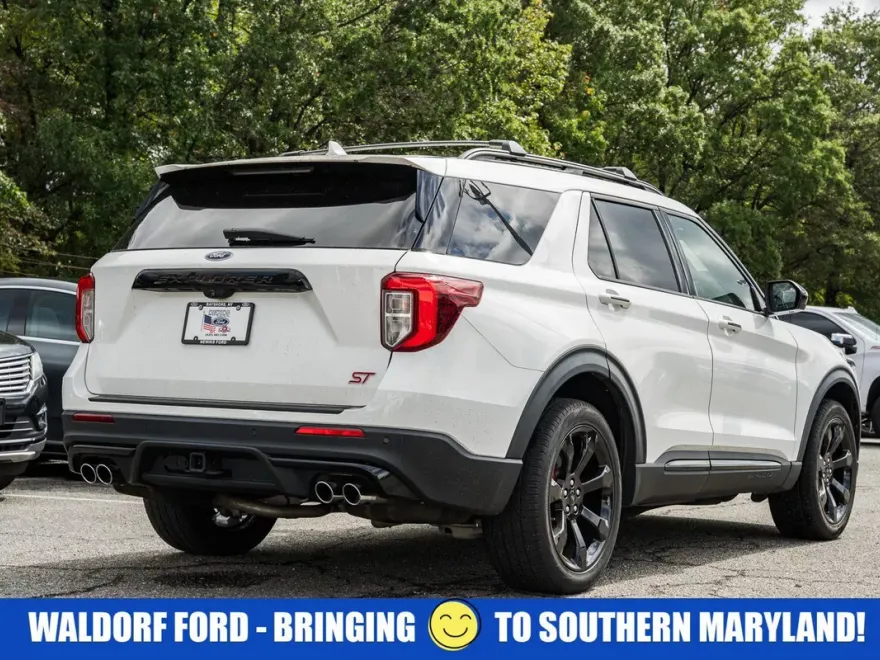 2022 Ford Explorer ST photo 1