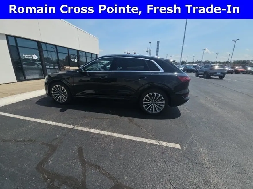 2019 Audi e-tron Premium Plus photo 1