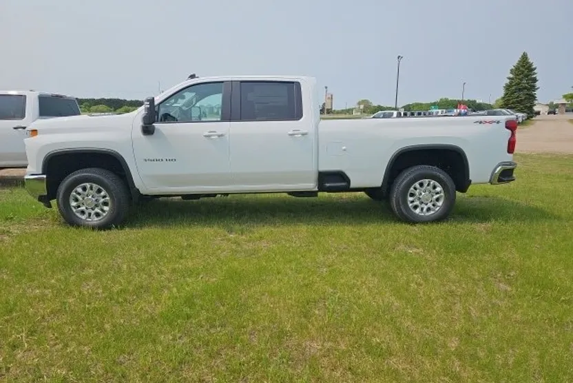 2025 Chevrolet Silverado 3500HD LT photo 1