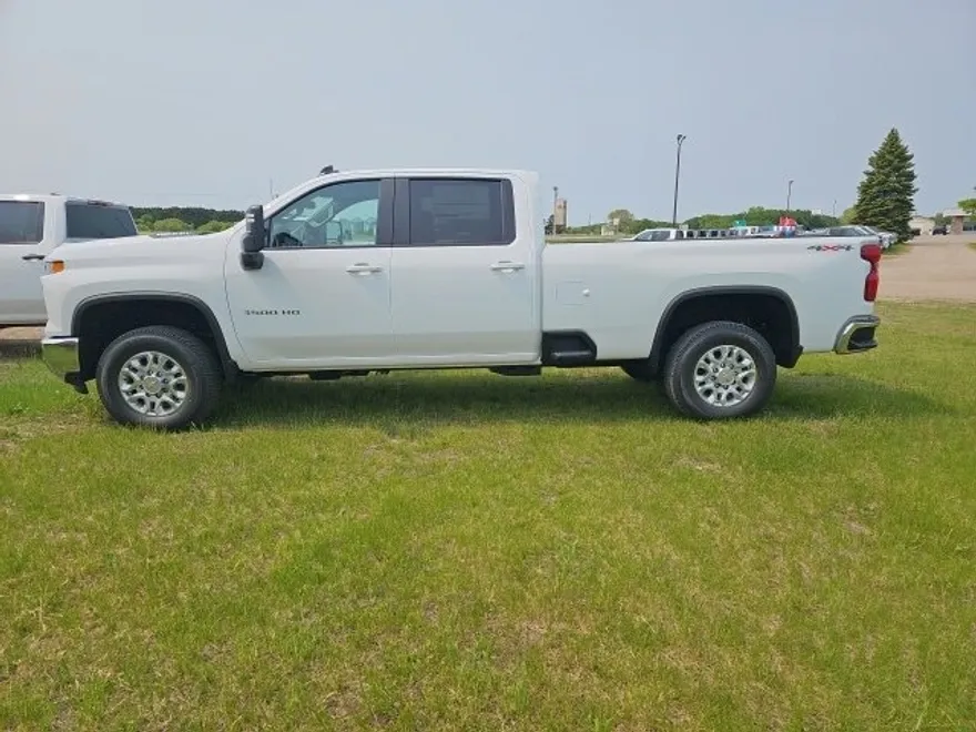 2025 Chevrolet Silverado 3500HD LT photo 1