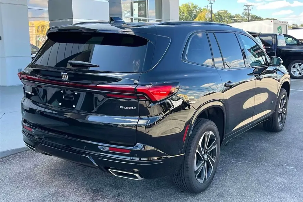 2026 Buick Enclave Sport Touring photo 1