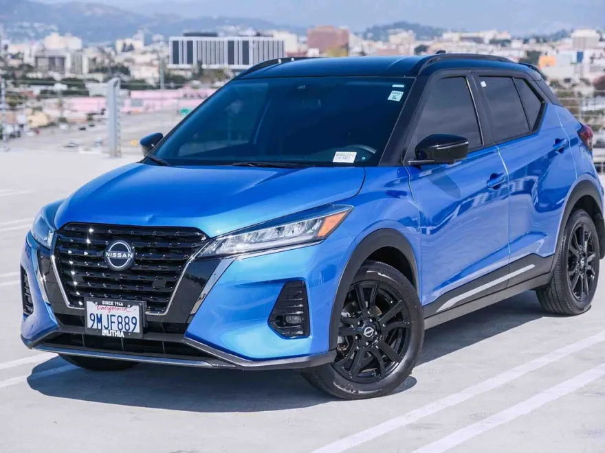 2023 Nissan Kicks SR photo 1