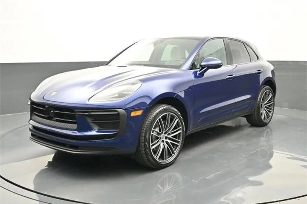 2026 Porsche Macan T photo 1