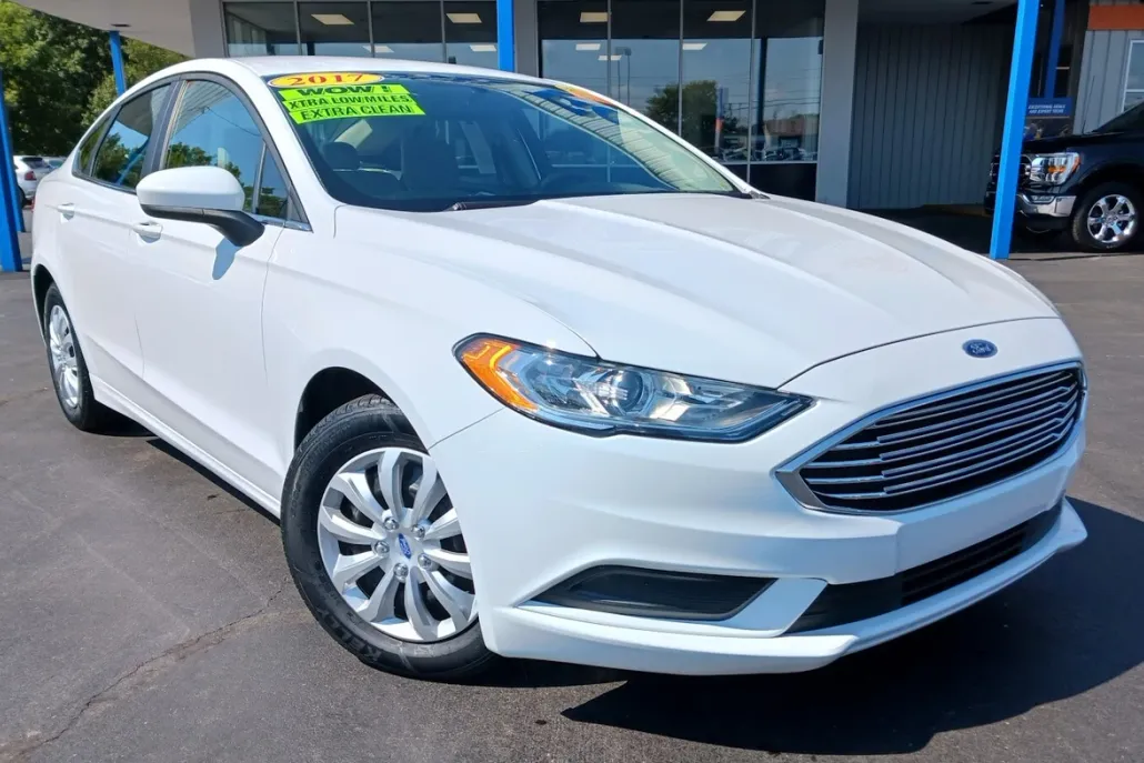 2018 Ford Fusion S photo 1
