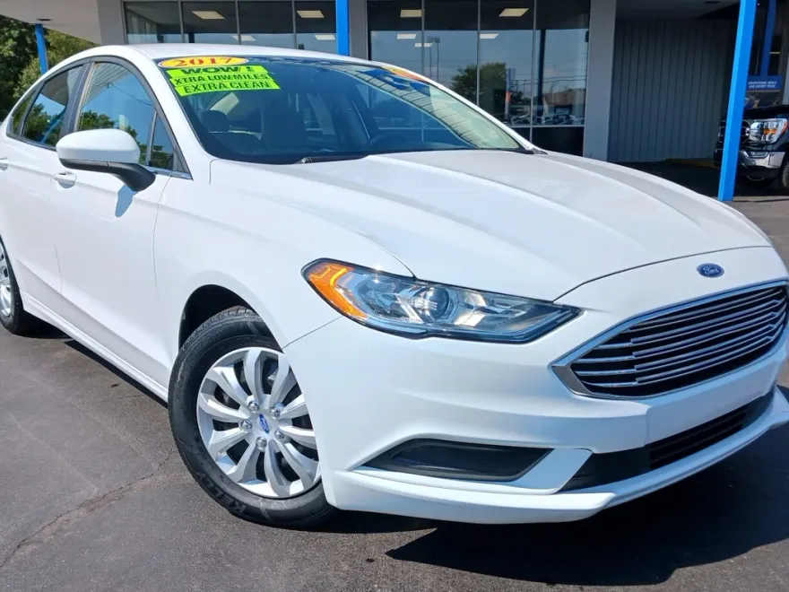 2018 Ford Fusion S photo 1
